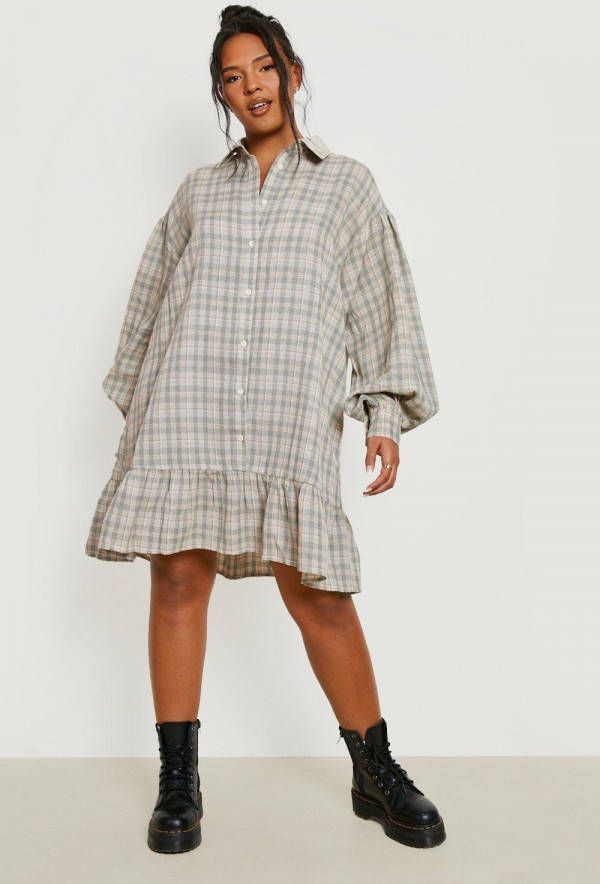 boohoo Plus Geruite Blouse Jurk Met Geplooide Zoom, Stone