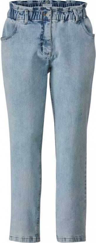 Angel of Style Jeans in Mom Fit model Blue bleached