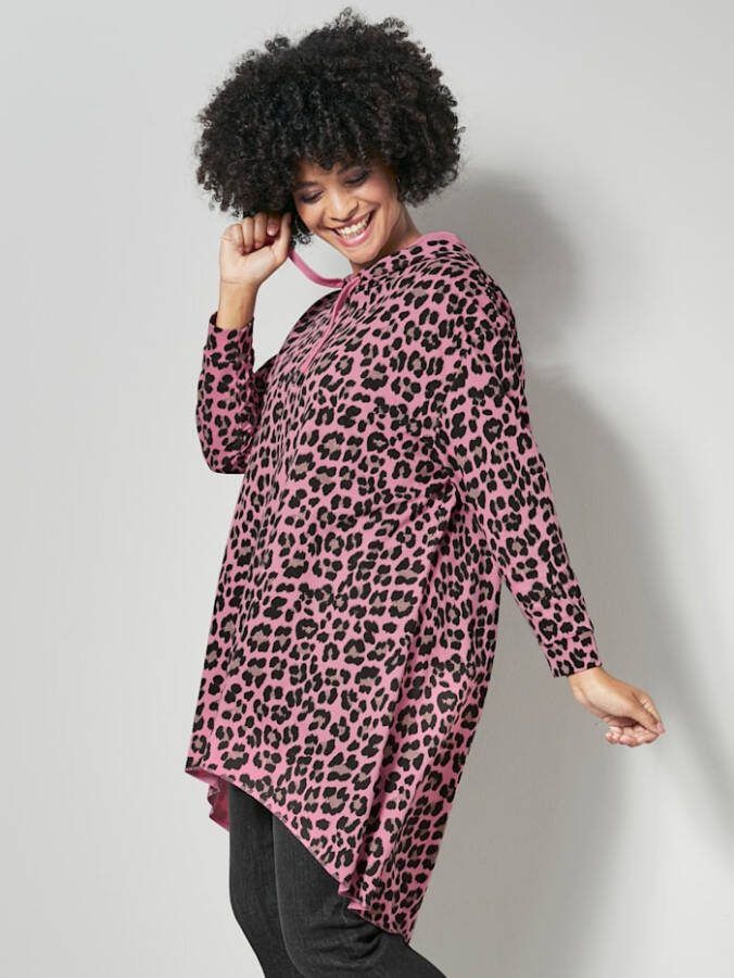 Angel of Style Sweatshirt in oversized model Pink