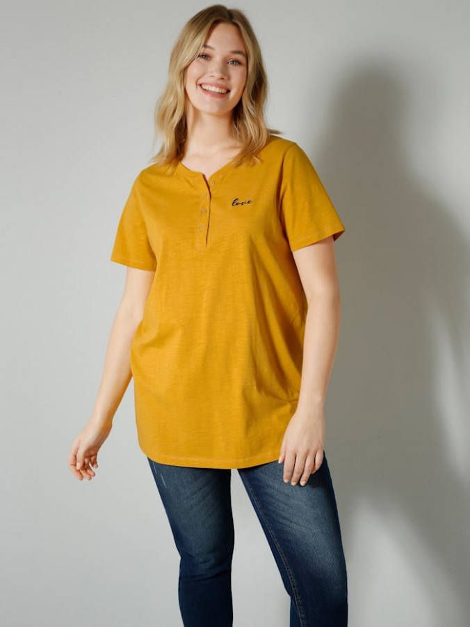 Janet & Joyce Shirt met klein geborduurd opschrift Goudkleur