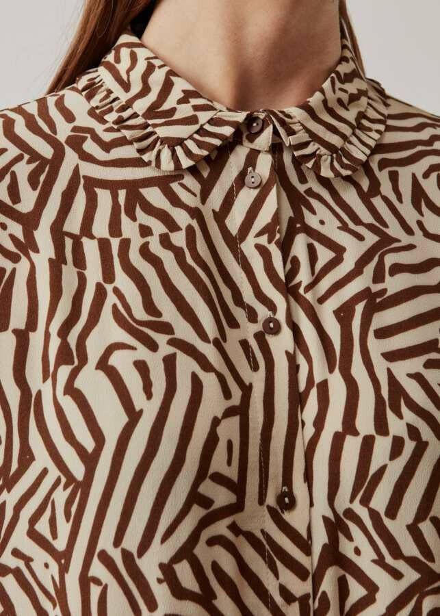 Modström blouse Nation met grafische print en ruches beige/bruin
